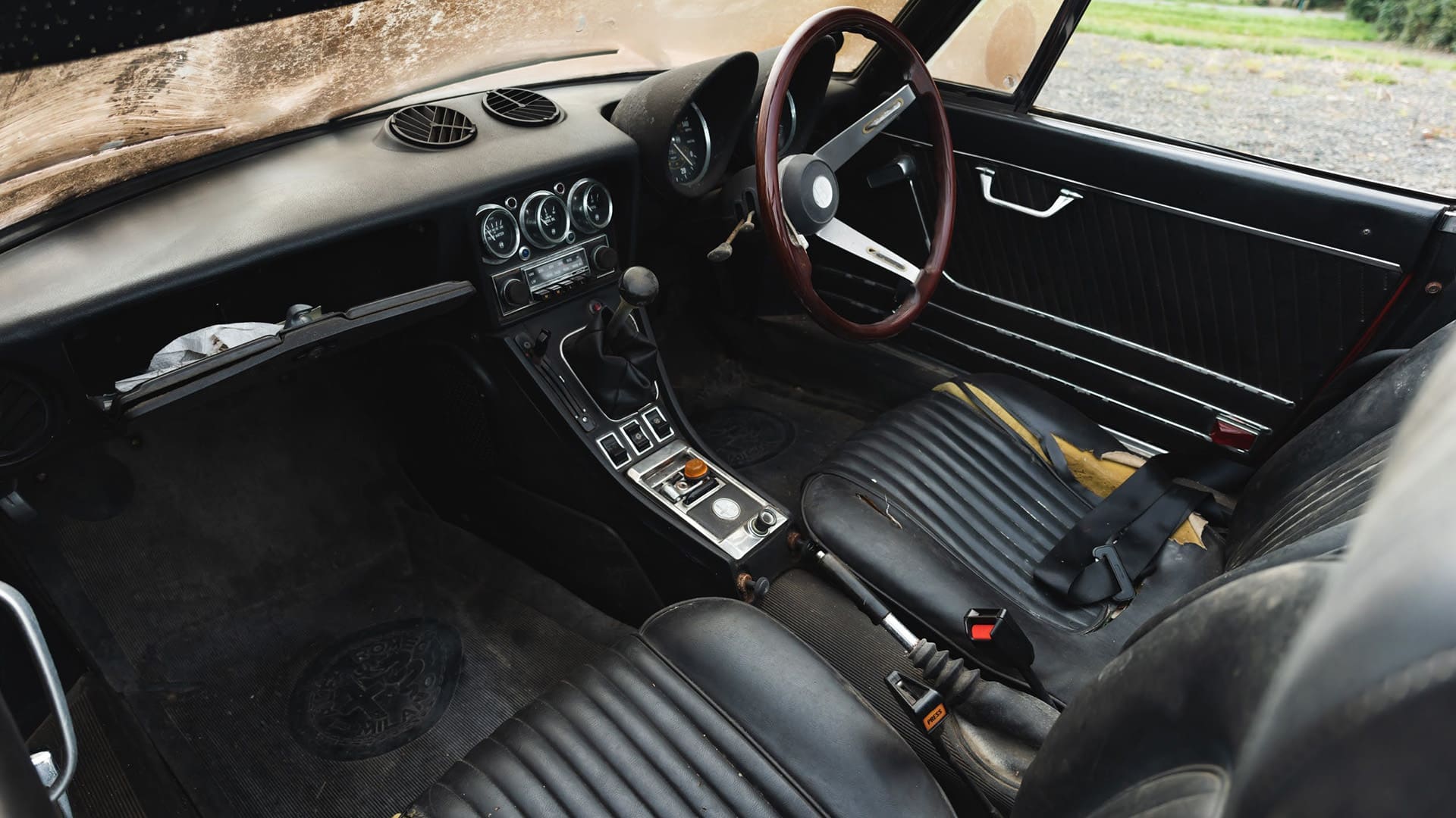 Alfa Romeo 2000 Spider Veloce interior