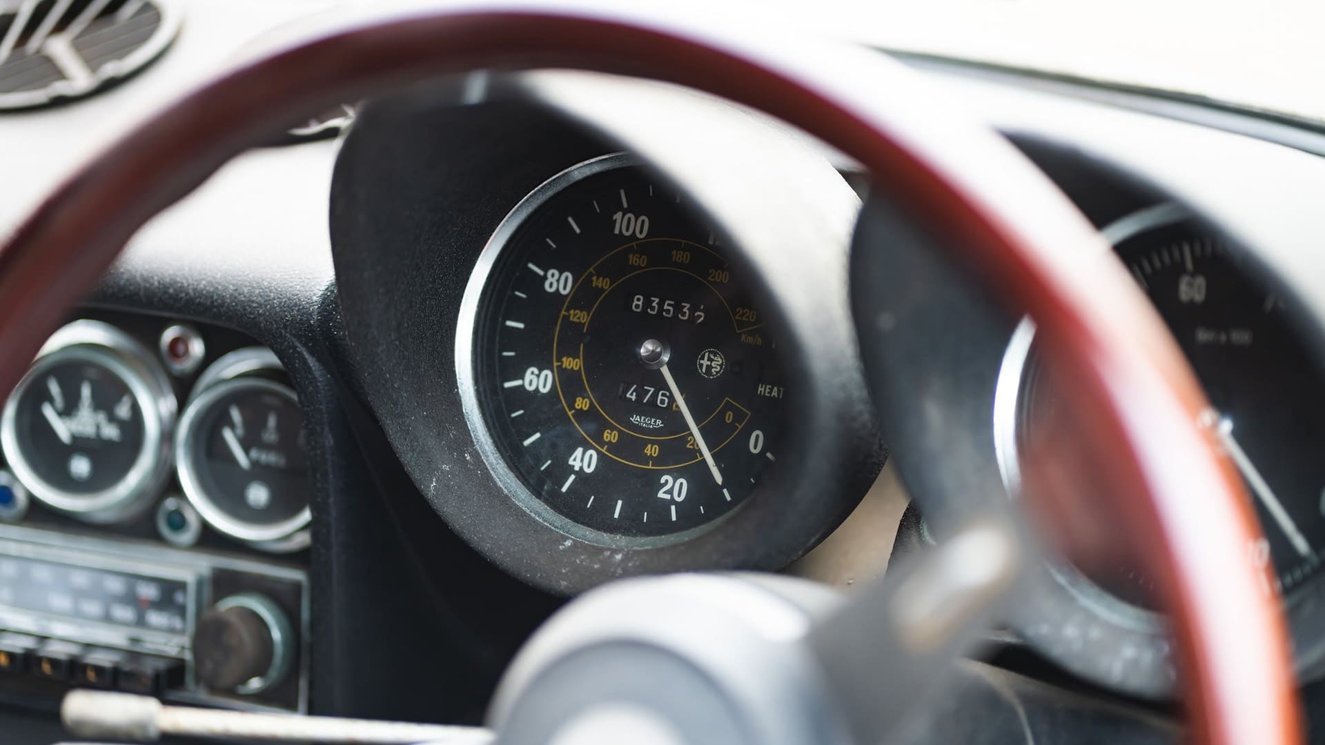 Alfa Romeo 2000 Spider Veloce speedo